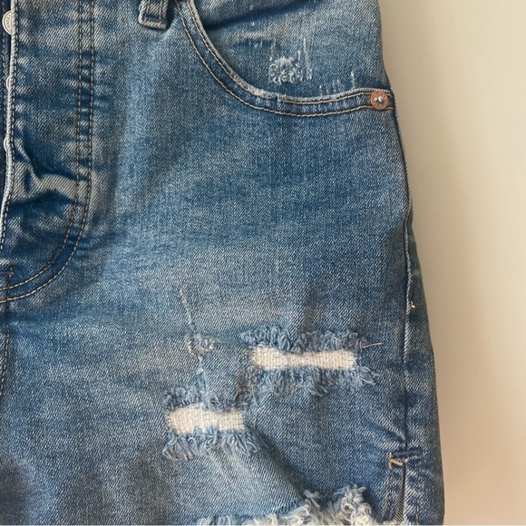 NWT We The Free Vintage Crvy Distressed Frayed High Rise Denim Shorts 26 - Picture 7 of 16